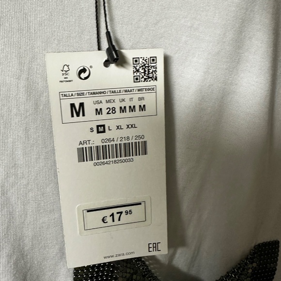 Sweater and T-shirt bundle - Picture 3 of 9